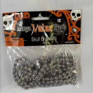 18 BRACELETS!! !! Halloween UNISEX Black and White Skull Beaded Bracelet.